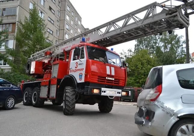 Газон Некст автолестница. ППП-32 пожарная техника. Урал 4320 пожарная автолестница. Проезд для пожарной машины.