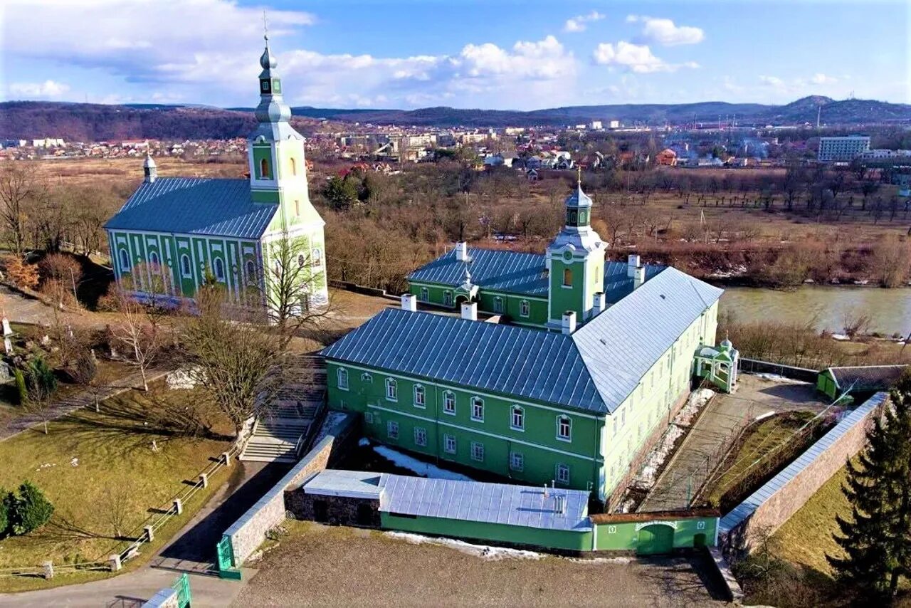 Свято-Николаевский Мукачевский женский монастырь. Мукачево монастырь женский Никольский. Мукачёво Закарпатская монастырь. Монастырь Мукачево Свято-Николаевский Мукачево.