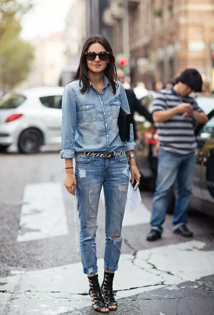 Что сейчас модно женщины. Тотал деним лук. Стиль total Denim. Стильные джинсы. Уличный стиль джинсы.
