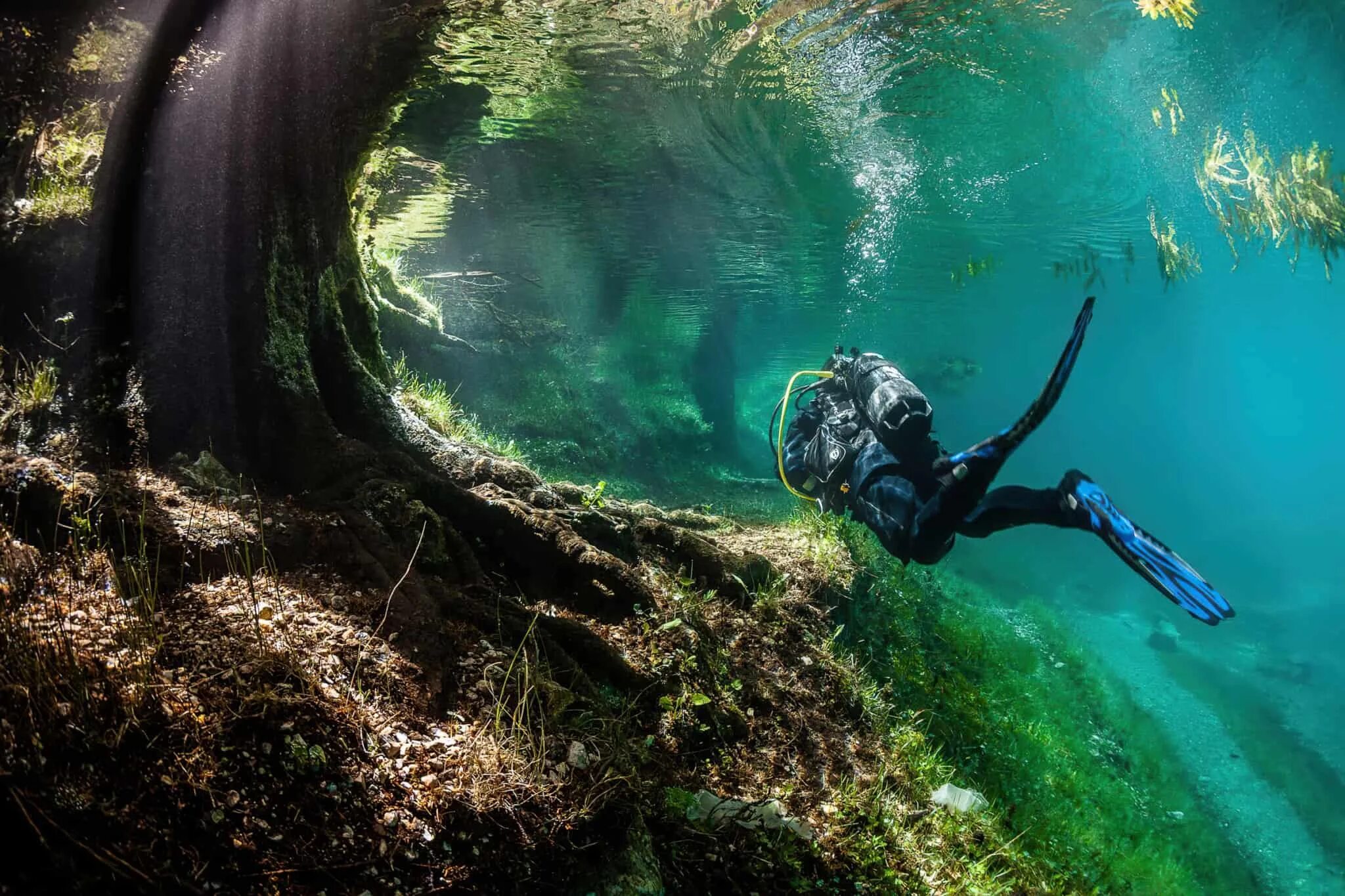 15 про под водой. Зеленое озеро Грюнер Зее. Австрия озеро парк Грюнер. Австрия зеленое озеро подводный парк. Сенот Ангелита Мексика.