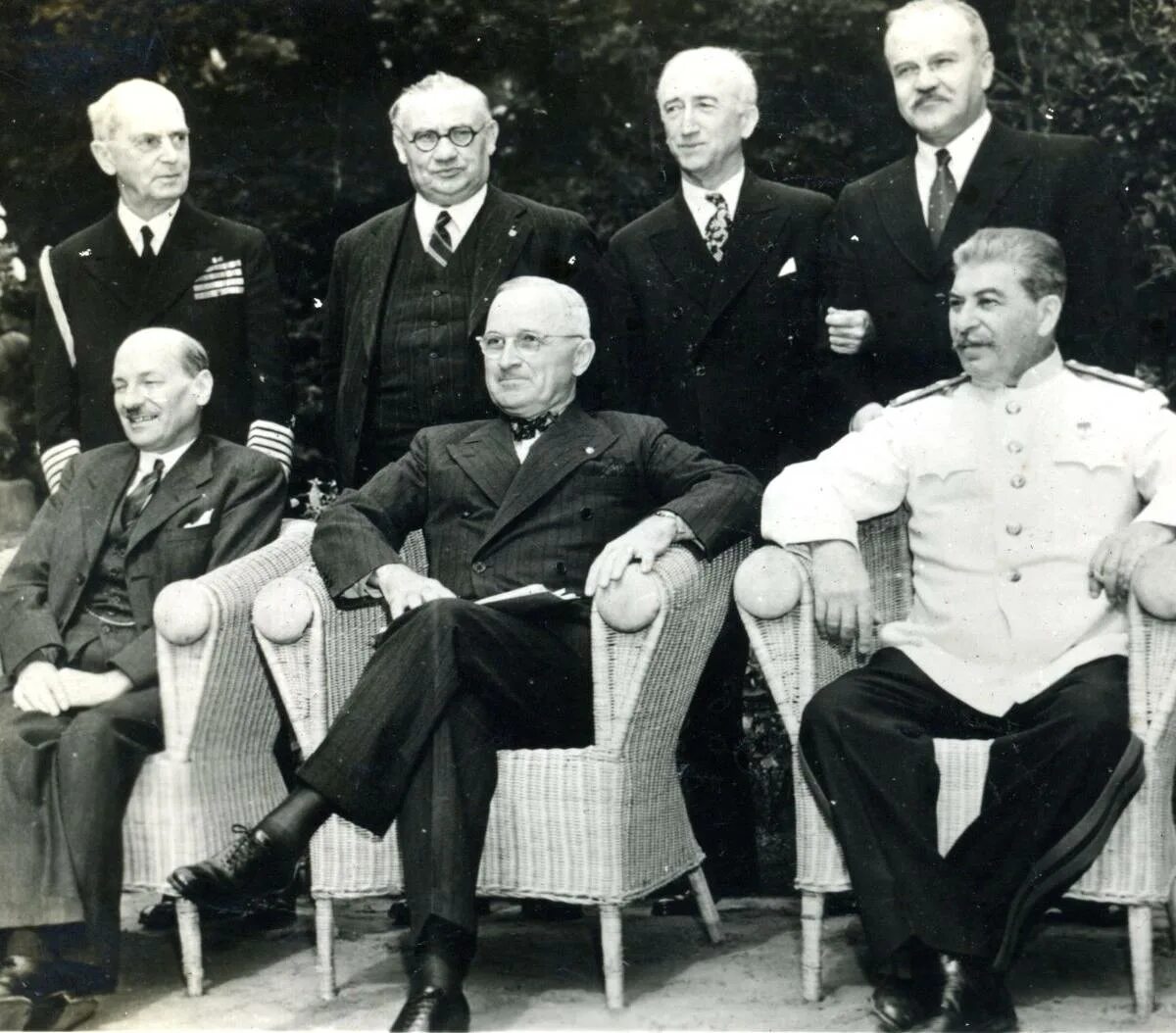 Потсдамская конференция союзников. Потсдамская конференция 1945 Трумэн Черчилль. Сталин Трумэн Черчилль. Потсдамская конференция 1945 Сталин Трумэн Эттли. Потсдамская конференция, 17 июля - 2 августа 1945..
