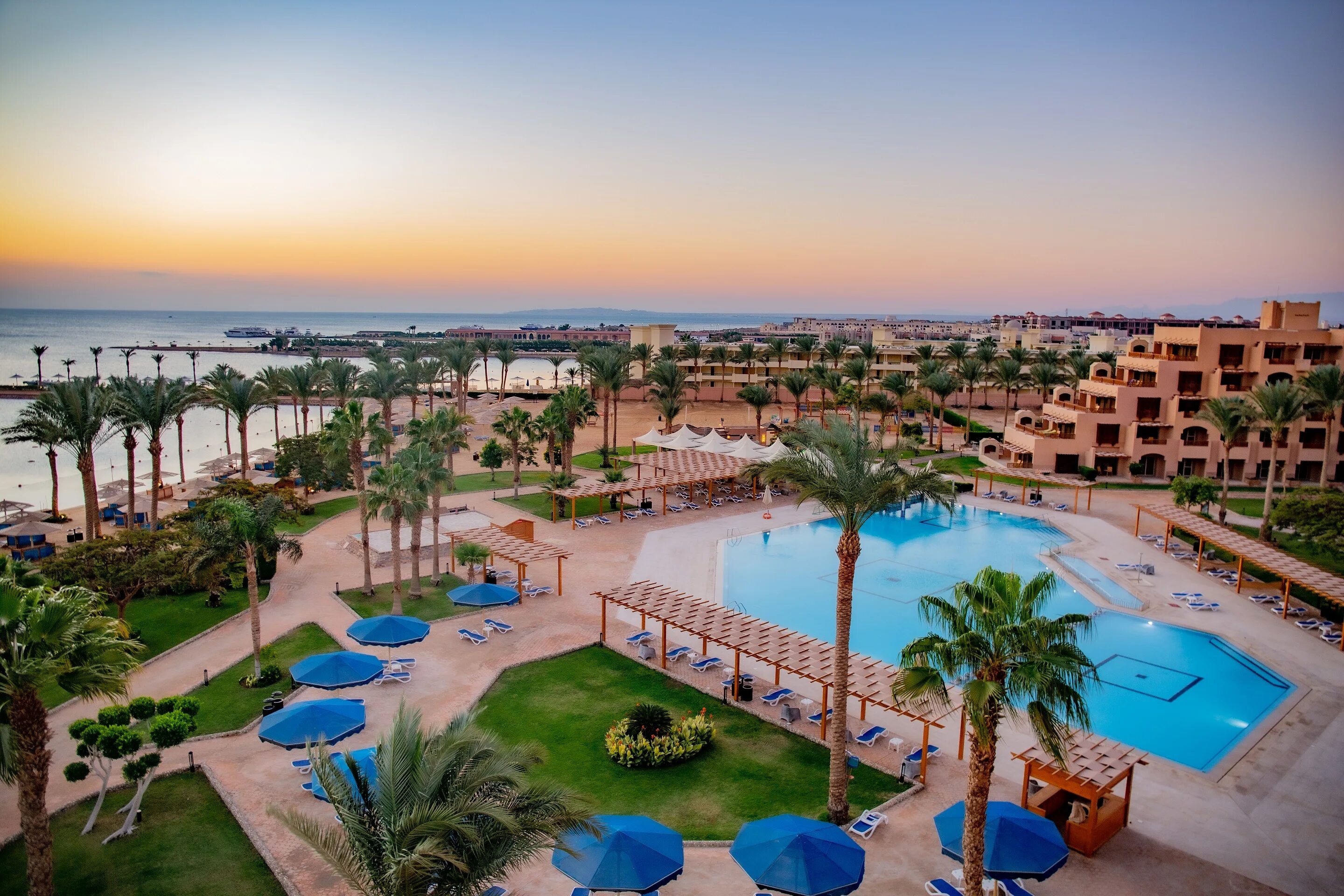 Continental hurghada. Континенталь Хургада Резорт. Continental Hotel Hurghada 5. Отель Континенталь Египет Хургада. Мовенпик Египет Хургада.