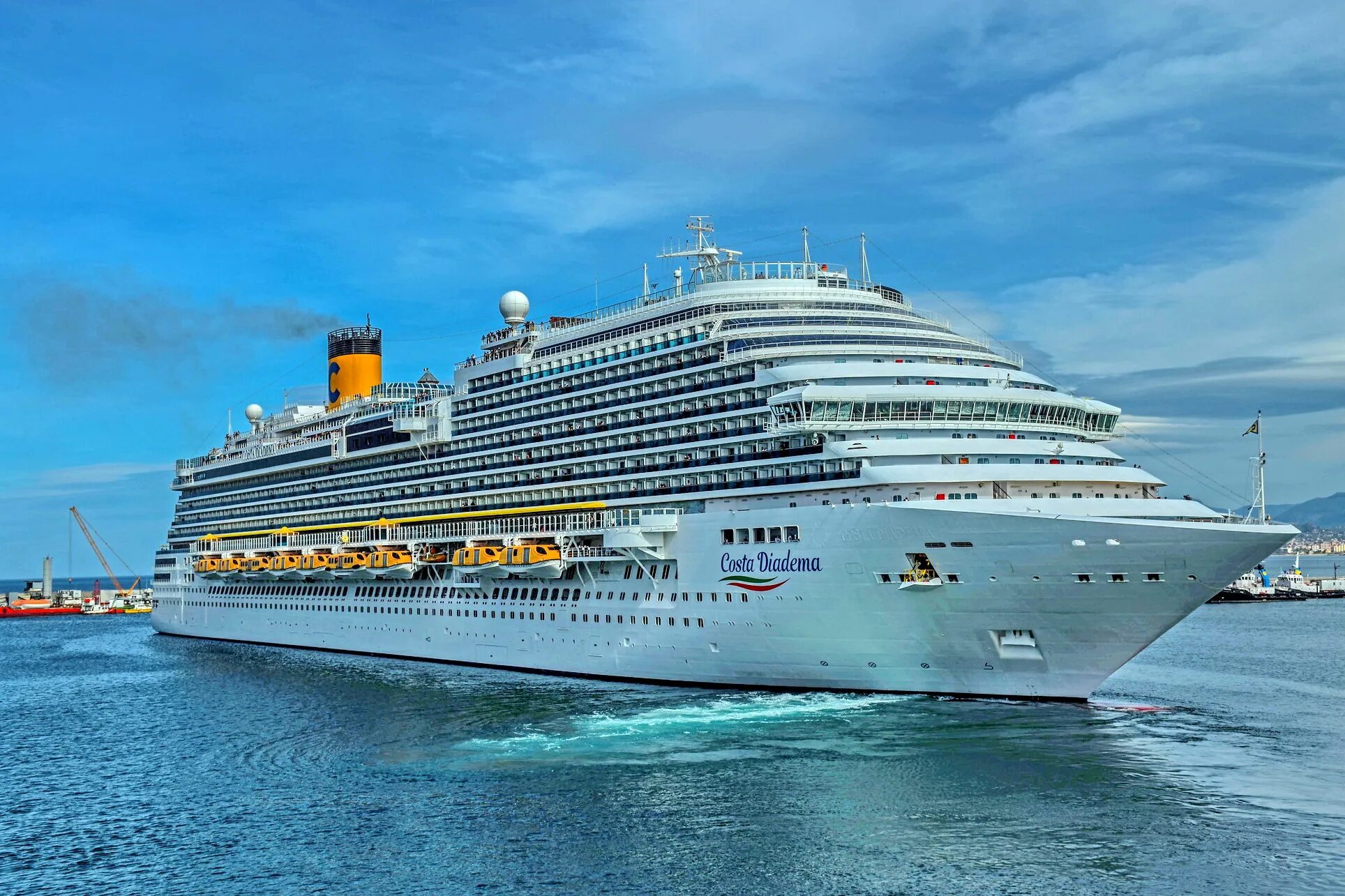 Карибское море круиз. Слушать песню лайнер. Музыкальные альбомы с кораблями. Круизный лайнер санта мария. Msc musica круизный лайнер фото.