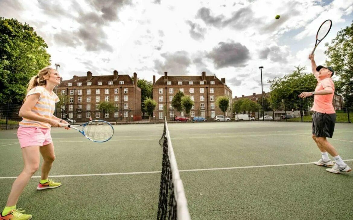 I play tennis. Теннис. Дети играющие в теннис. Люди играющие в теннис. Весна теннис.