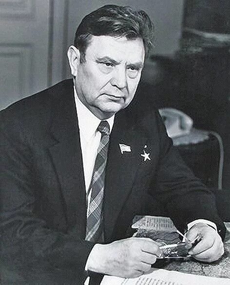 Максім танк. Максім танк. Біяграфія максіма танка. Танка. Максім танк.