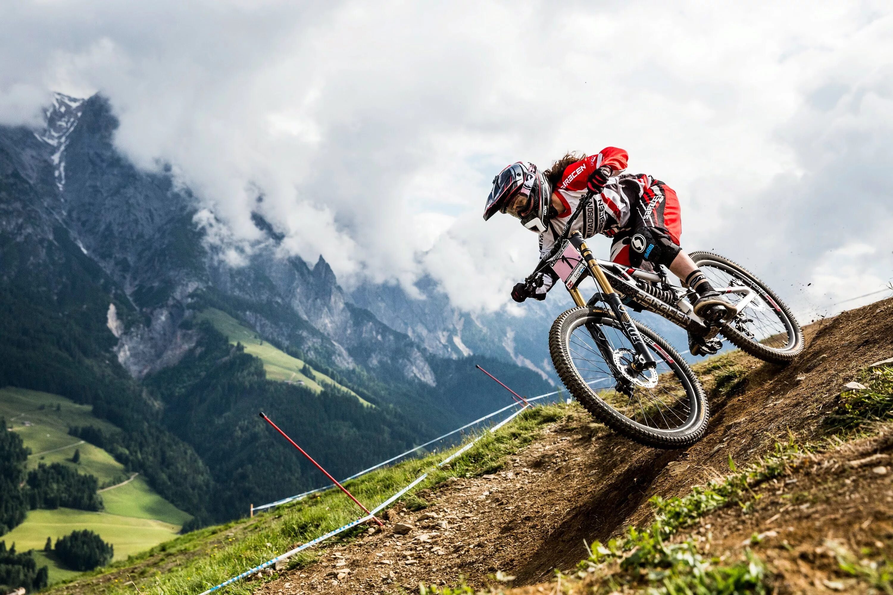 Might bike. МТБ даунхилл. MTB Downhill горный даунхилл. МТБ маунтинбайк. Горный Велоспорт маунтинбайк.