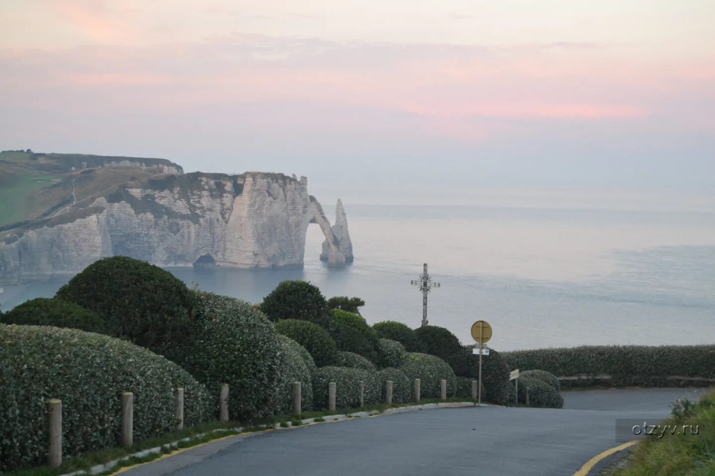 Сады этрета нормандия. Сады этрета франция. Сад les jardins d etretat. Парк этрета во франции. Сад этрета франция.