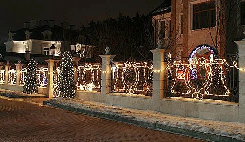 Pin by Kerry Talbert on to do/to make! Backyard fences, Dog window in fence, Dog