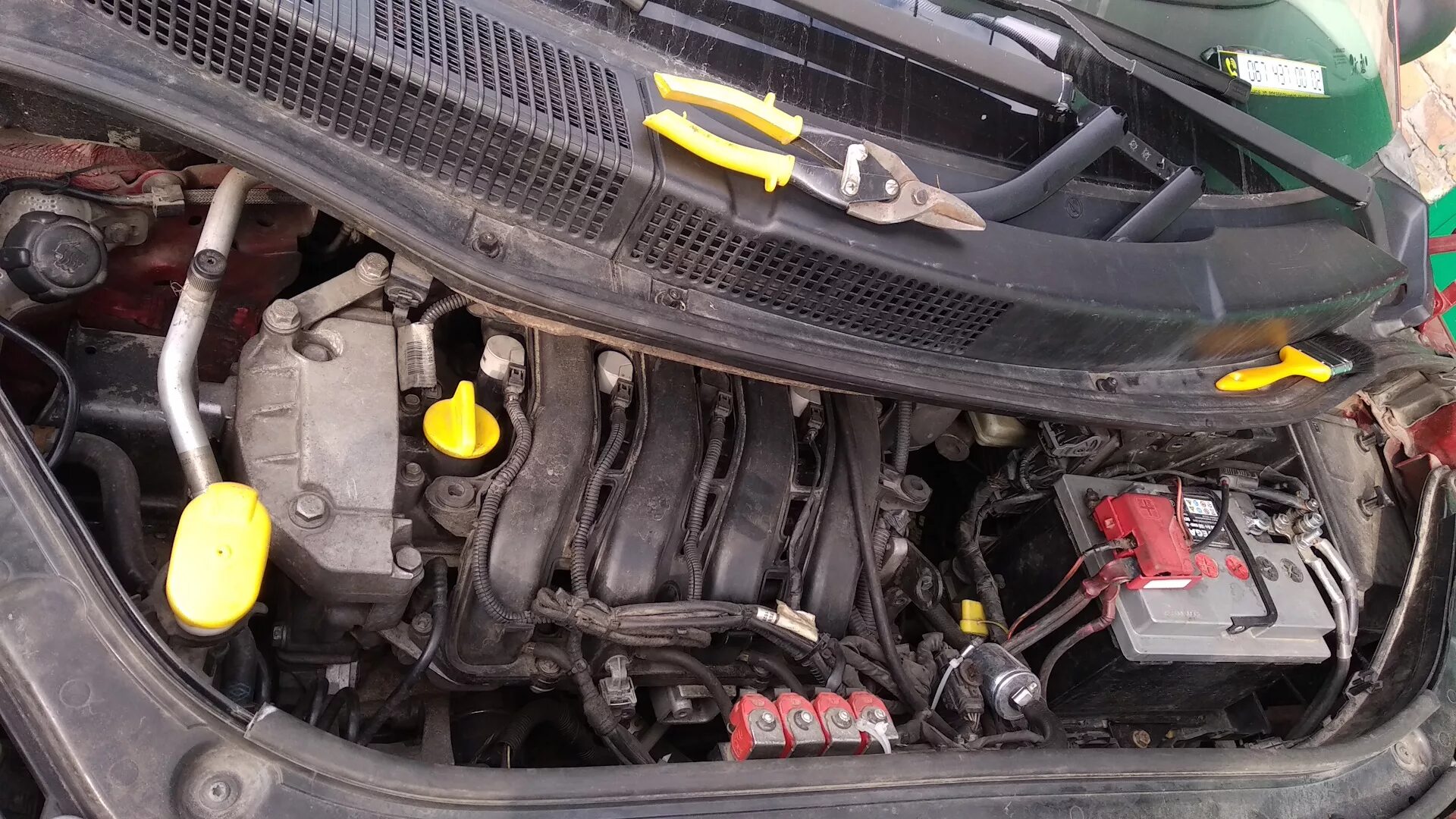 Подкапотное пространство - Renault Scenic II, 1,5 л, 2003 года стайлинг DRIVE2