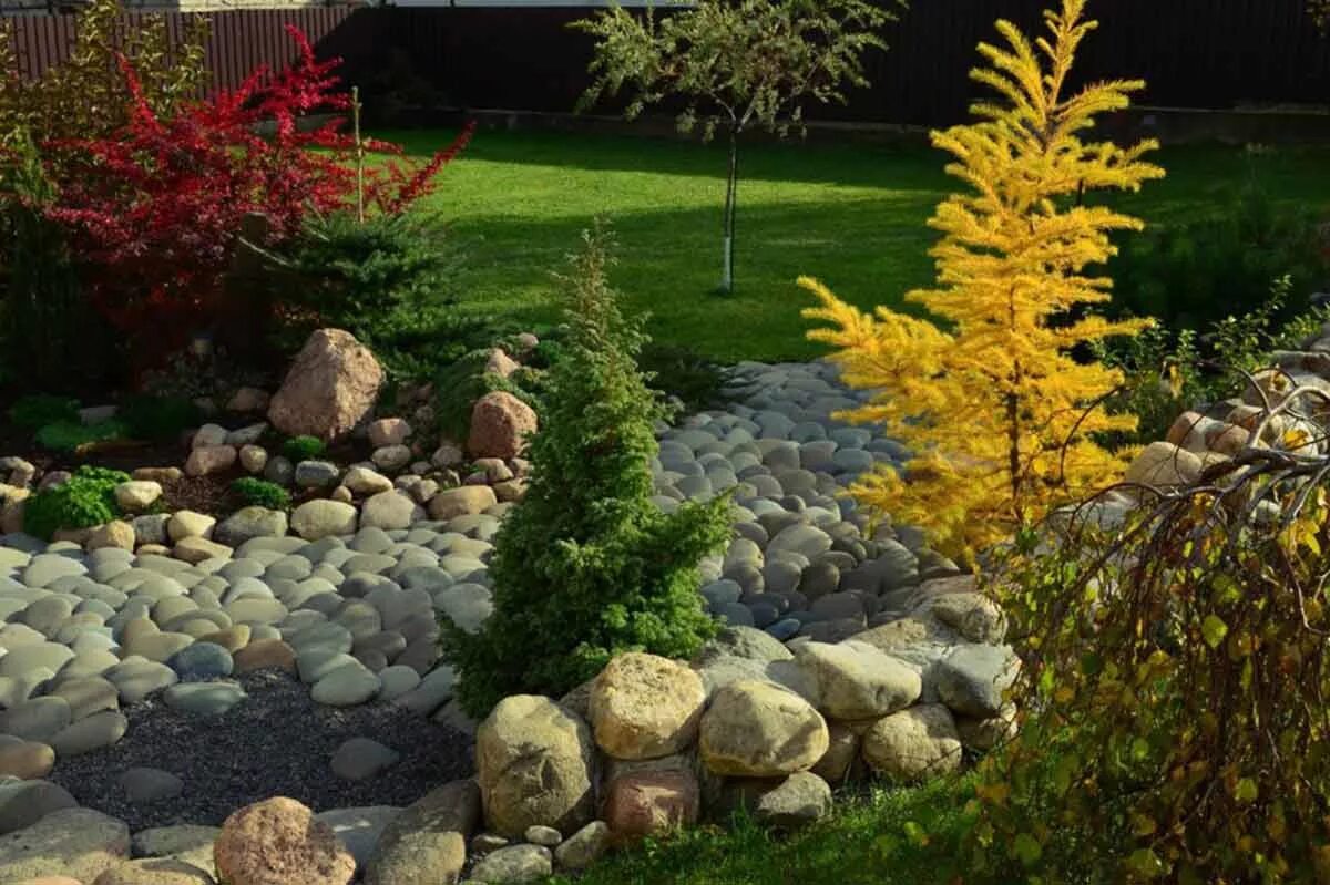 Сухой ручей в ландшафтном дизайне фото. Сухой ручей. Сухой ручей в саду. Сухой ручей в ландшафтном дизайне. Камни в ландшафтном дизайне.