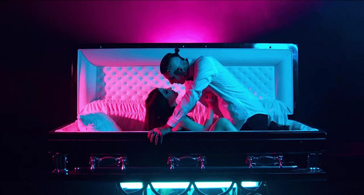 группа motionless in white. Motion in white. Motionless in white eternally. Eternally yours motionless. Motionless in white masterpiece альбом.