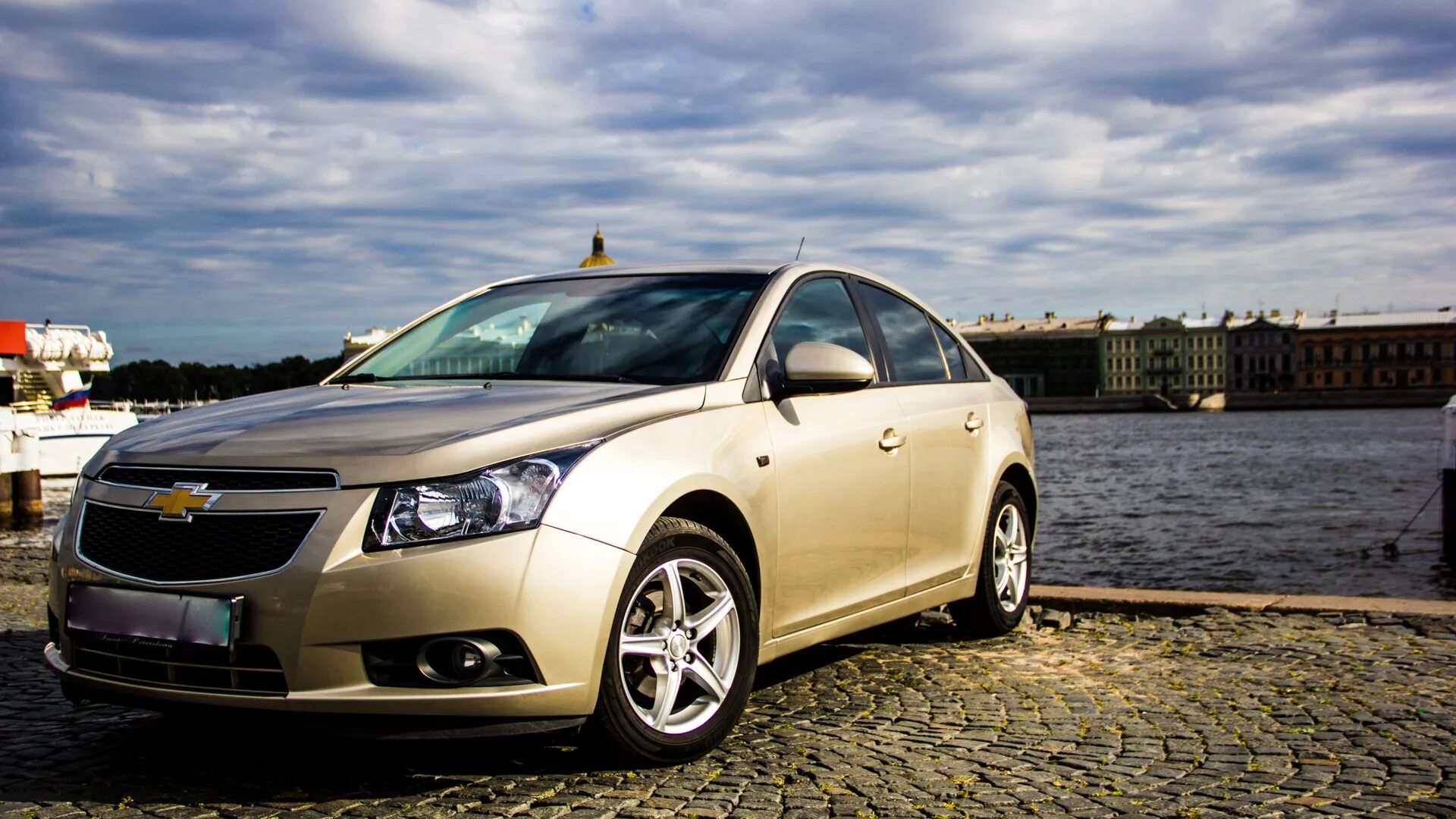 Круз б у купить. Chevrolet Cruze 1.6. Шевроле Круз золотистый. Chevrolet Cruze (1g). Chevrolet Cruze 202.