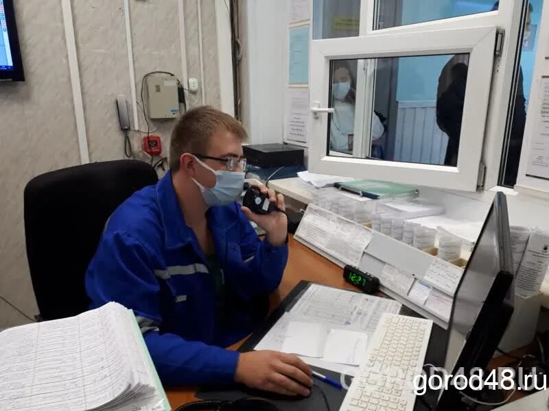 Выплаты работникам скорой помощи в 2025 году. Работники скорой липецк. сотрудники скорой помощи жуковский. центральная станция скорой помощи липецк фото.