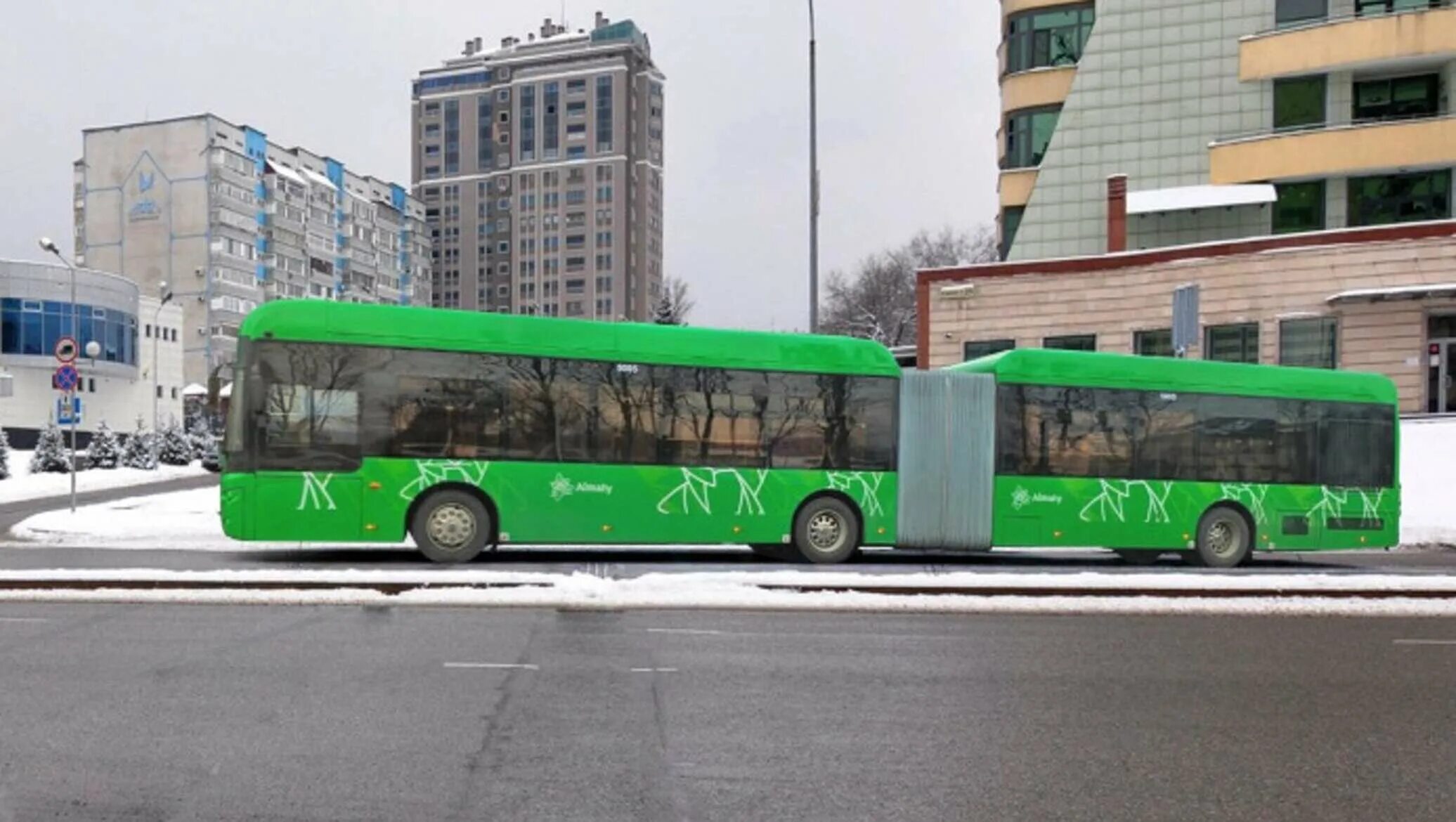 Астана алматы автобус. Голден драгон Астана автобус. Автобусный парк г Алматы. Зеленый автобус. Китайские автобусы гармошки.
