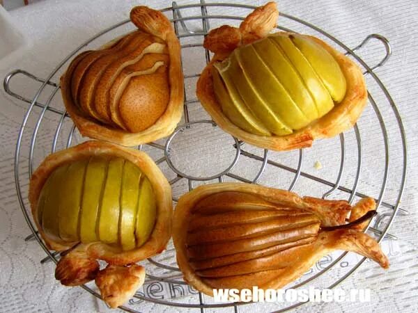 фрукты запеченные в тесте. фрукты в тесте. яблоки в тесте. фрукты в кляре. яблоки в тесте.