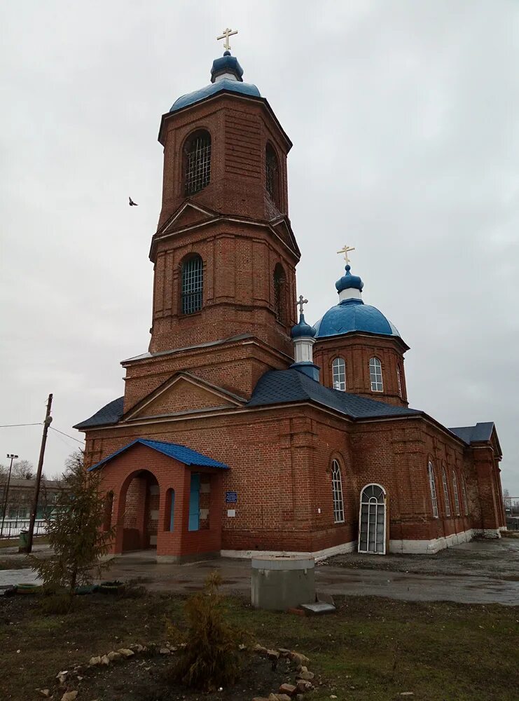 Вязовка самарская область. Сухая Вязовка храм Дмитрия Солунского. Церковь Димитрия сухая Вязовка. Церковь сухая Вязовка Самарская область. Село сухая Вязовка Самарская область.