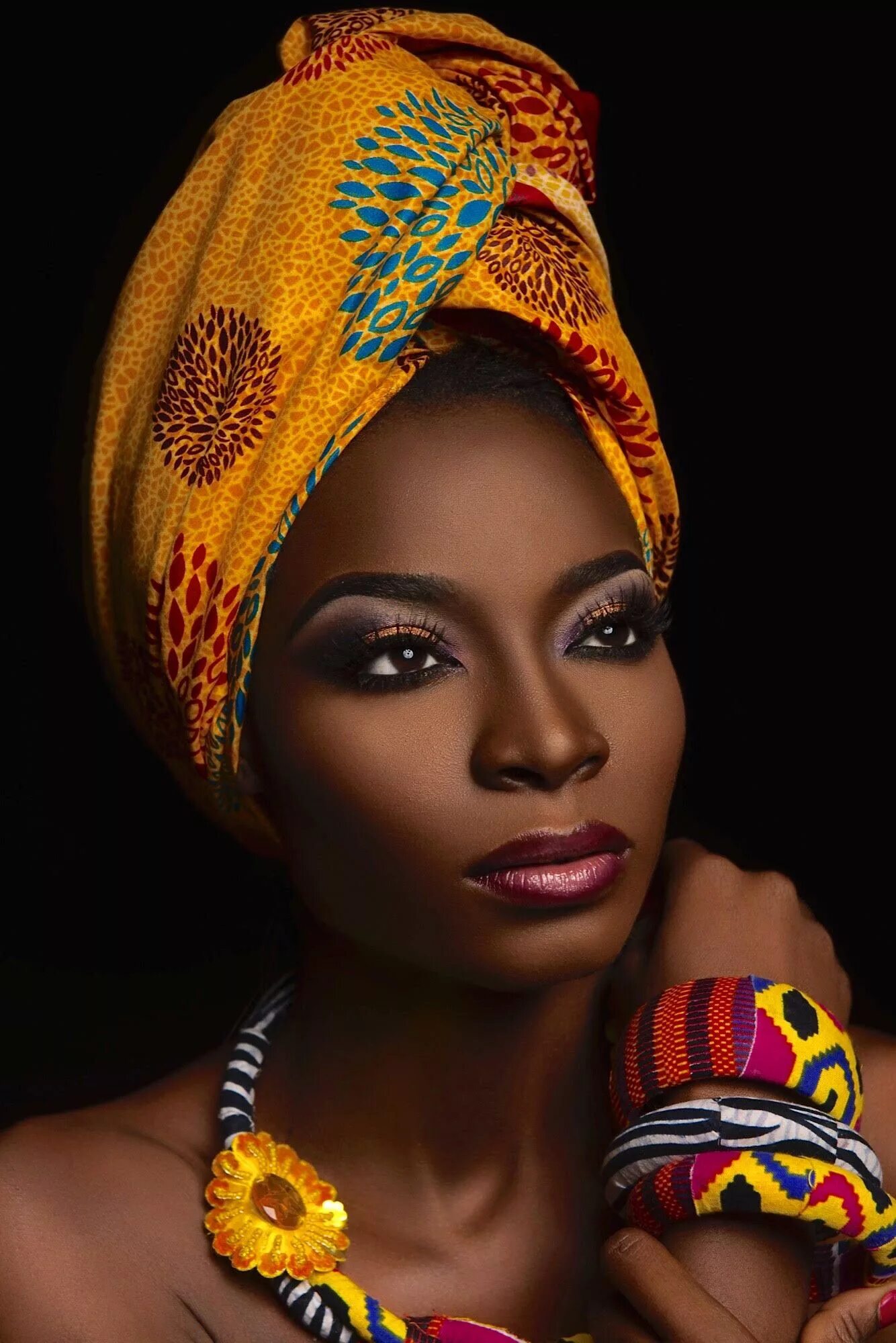 Этнический взгляд. Красивые африканки. Африканские женщины. Африканский макияж. Красивые африканские девушки.