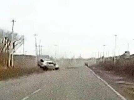 Автомобиль попавший в дтп несколько раз перевернулся