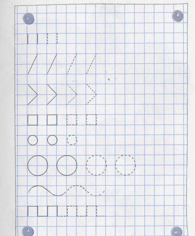 Математика в клетку подготовительной группе. Задания в тетрадке клетка для дошкольников. Задания в крупную клетку для дошкольников. Прописи по клеточкам для детей. Математические прописи по клеточкам.