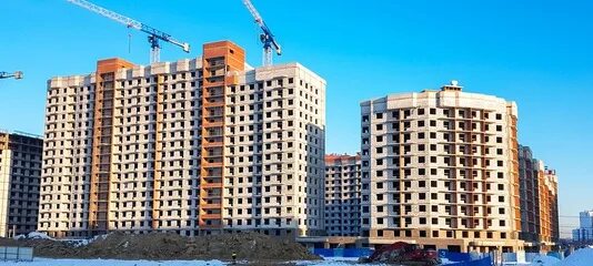 Какие квартиры считаются новостройками. Какие дома считаются новостройками для ипотеки. Страховка на стройке. Новостройка сколько лет считается новостройкой. Какие квартиры считаются новостройками.