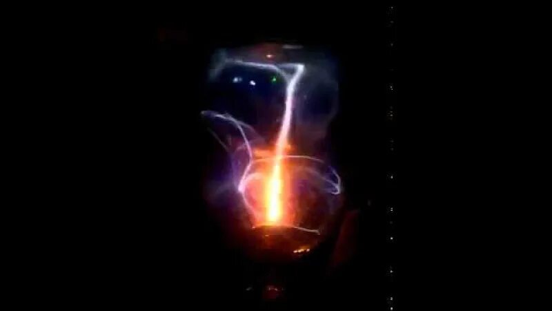 Плазма ф. Эксперимент плазменный кристалл. Плазма эксперимент. Опыт с плазменным шаром. Плазменный кристалл космические эксперименты.