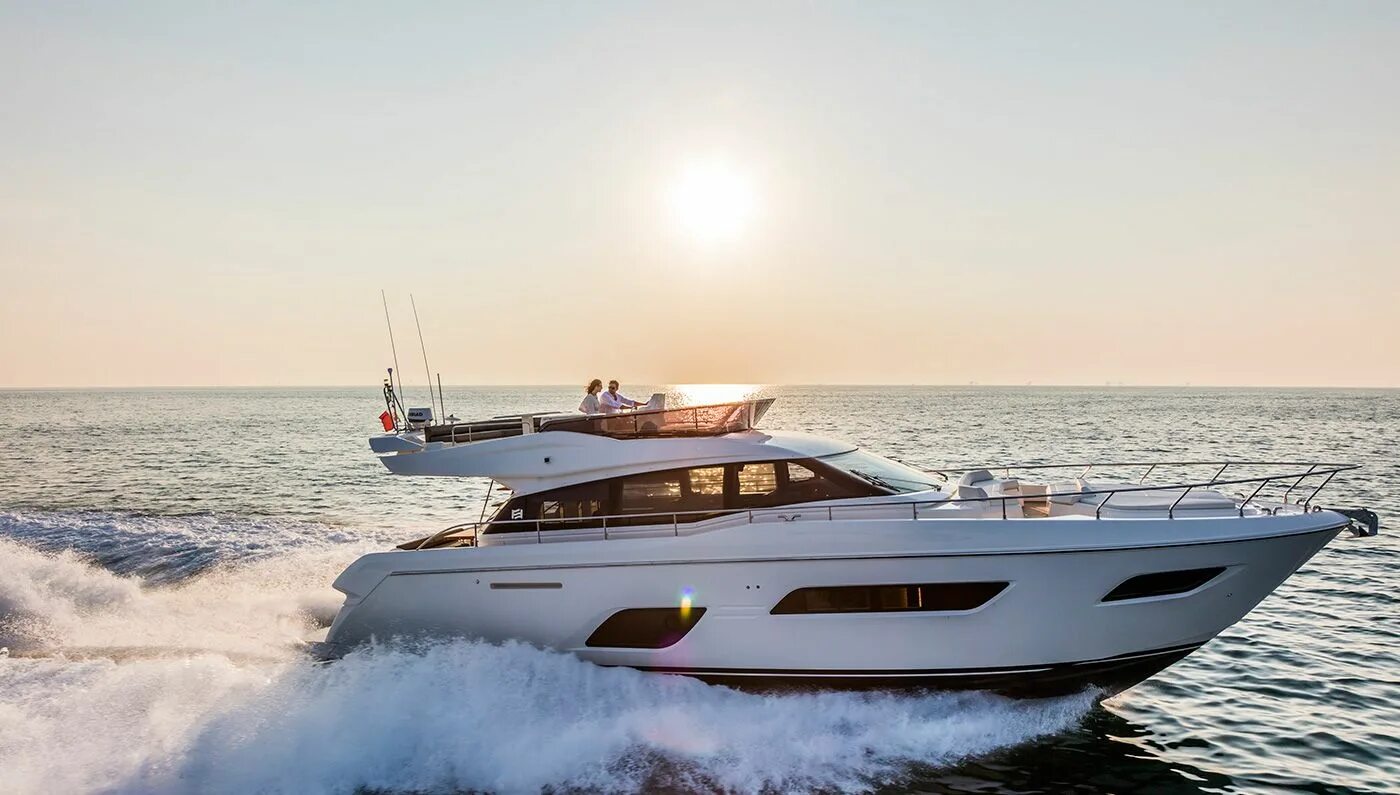 55 футов. Яхта Феретти. Azimut 55s. Ferretti 500 , 2005. Яхту Ferretti 550 2006.