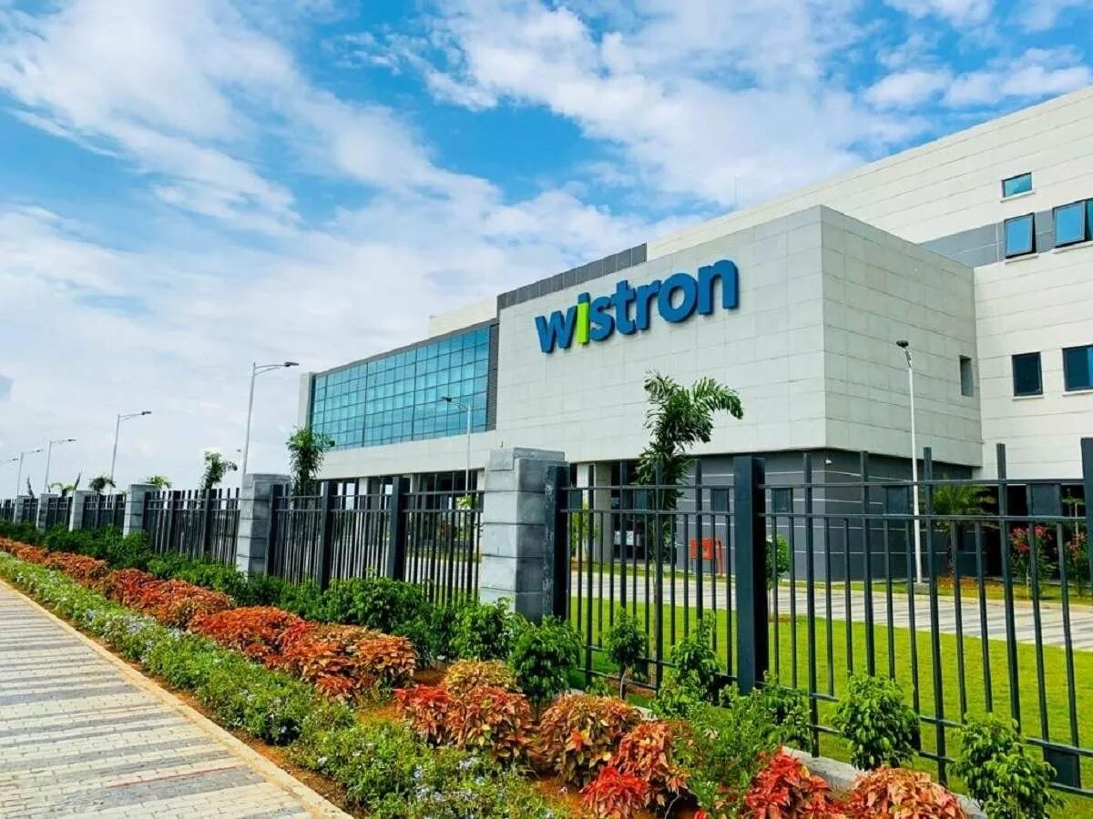 Завод Wistron в Индии. Завод Apple. Завод по производству айфонов. Тайвань заводы. Issue company