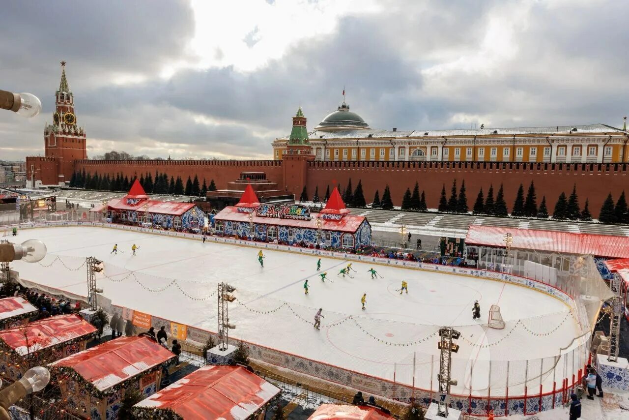 Москва каток на красной площади 2023. Москва красная площадь ГУМ-каток. Кубок Патриарха ГУМ каток. Каток в Москве на красной площади. ГУМ-каток на красной площади 2022-2023.