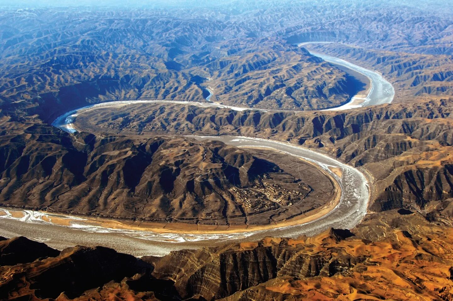 Лёссовое плато Хуанхэ. Лессы Китай Хуанхэ. Долина реки Хуанхэ. Китай Долины рек Хуанхэ.
