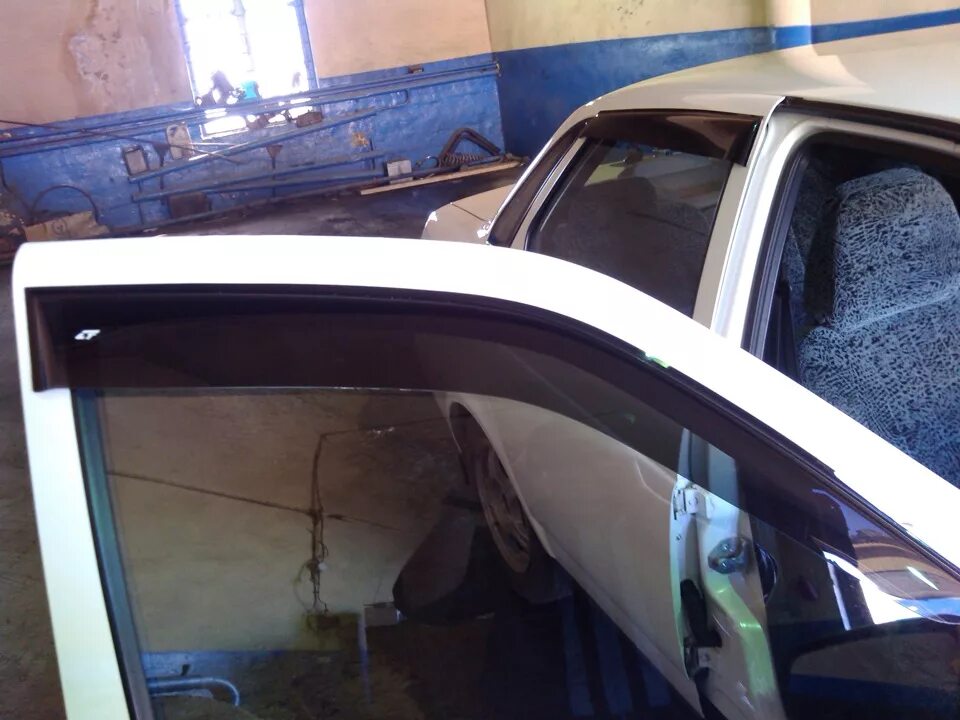 Стеклопакет приора. Дефлекторы окон приора купе. Лада приора белая седан ветровики. Ветровики приора хэтчбек. Cobra tuning : v0019.