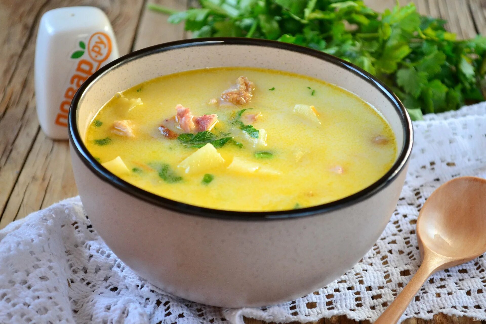 Простой рецепт супа с сыром. Суп Романо сырный. Сырбушка. Сырный суп (из филе курицы). Сырный суп с курицей и плавленным сыром.