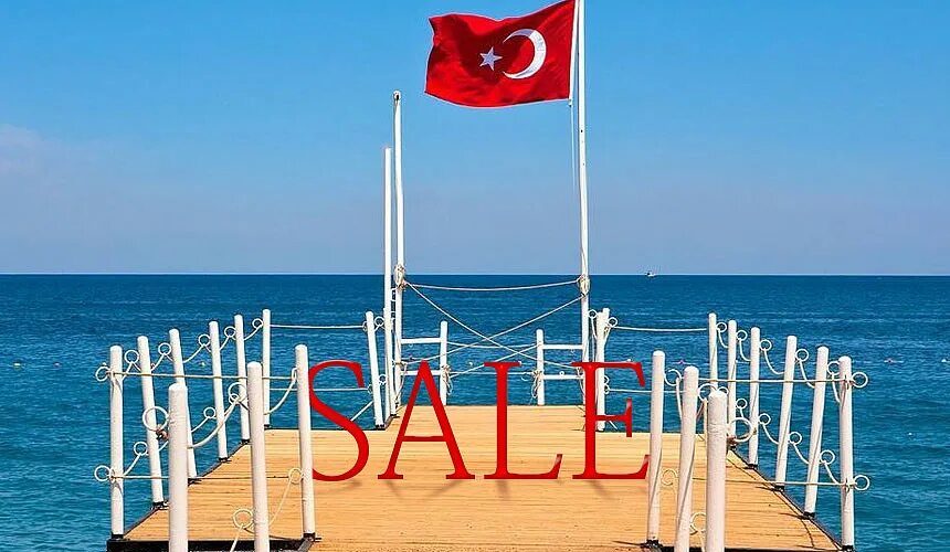 Можно полететь в турцию. Турция море Анталия флаг. Пляж с турецким флагом. Турция пляж флаг. Путешествие в Турцию.