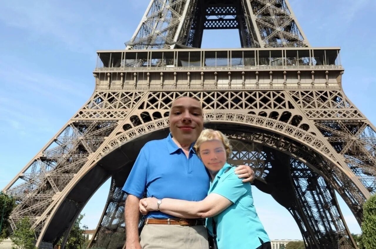 Путешествия на пенсии. Пожилые люди во франции. Возраст франции. Французы люди. Пенсионный возраст во франции в 2021.