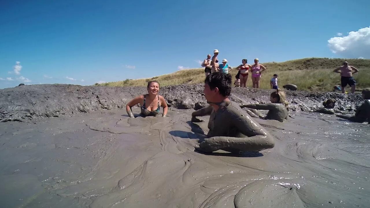 Вулкан плевако кучугуры. Кучугуры грязевой вулкан. Грязевой вулкан тамань кучугуры. Грязевой вулкан тиздар. Кучугуры и грязевой вулкан плевак.