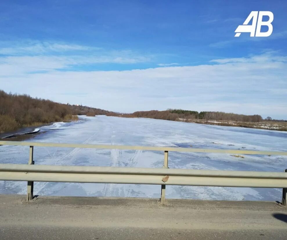 Мост река Сура Алатырь. Река Сура в Чувашии. Алатырский пляж бездна. Река Сура Алатырь монастырь.