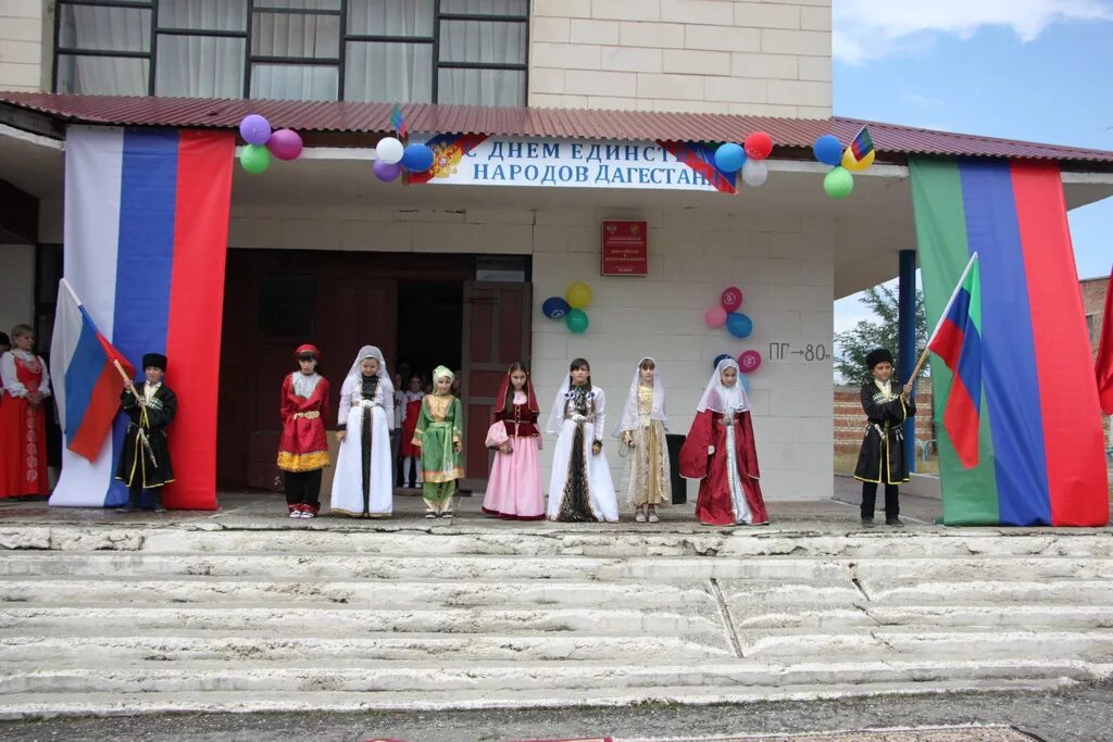 Дубки казбековский. Поселок дубки дагестан. дубки дагестан школа.