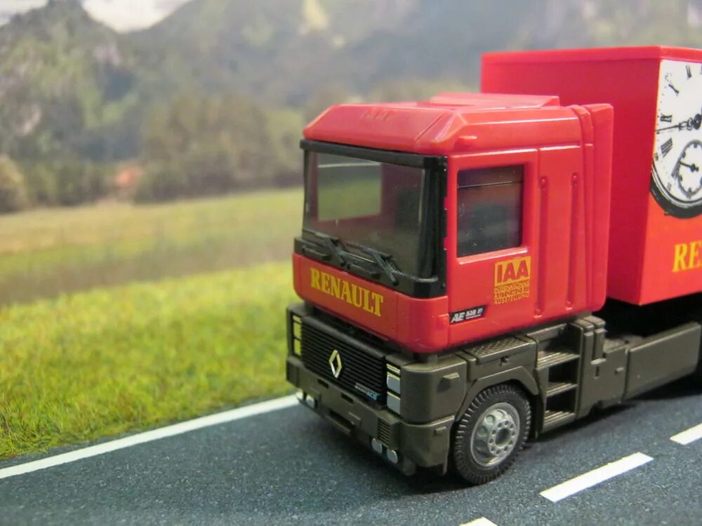 Mercedes-benz l3500. рено магнум игрушечная модель тягач. италери скания 143. форд карго тягач масштабная модель 1:43. Italeri scania r730.