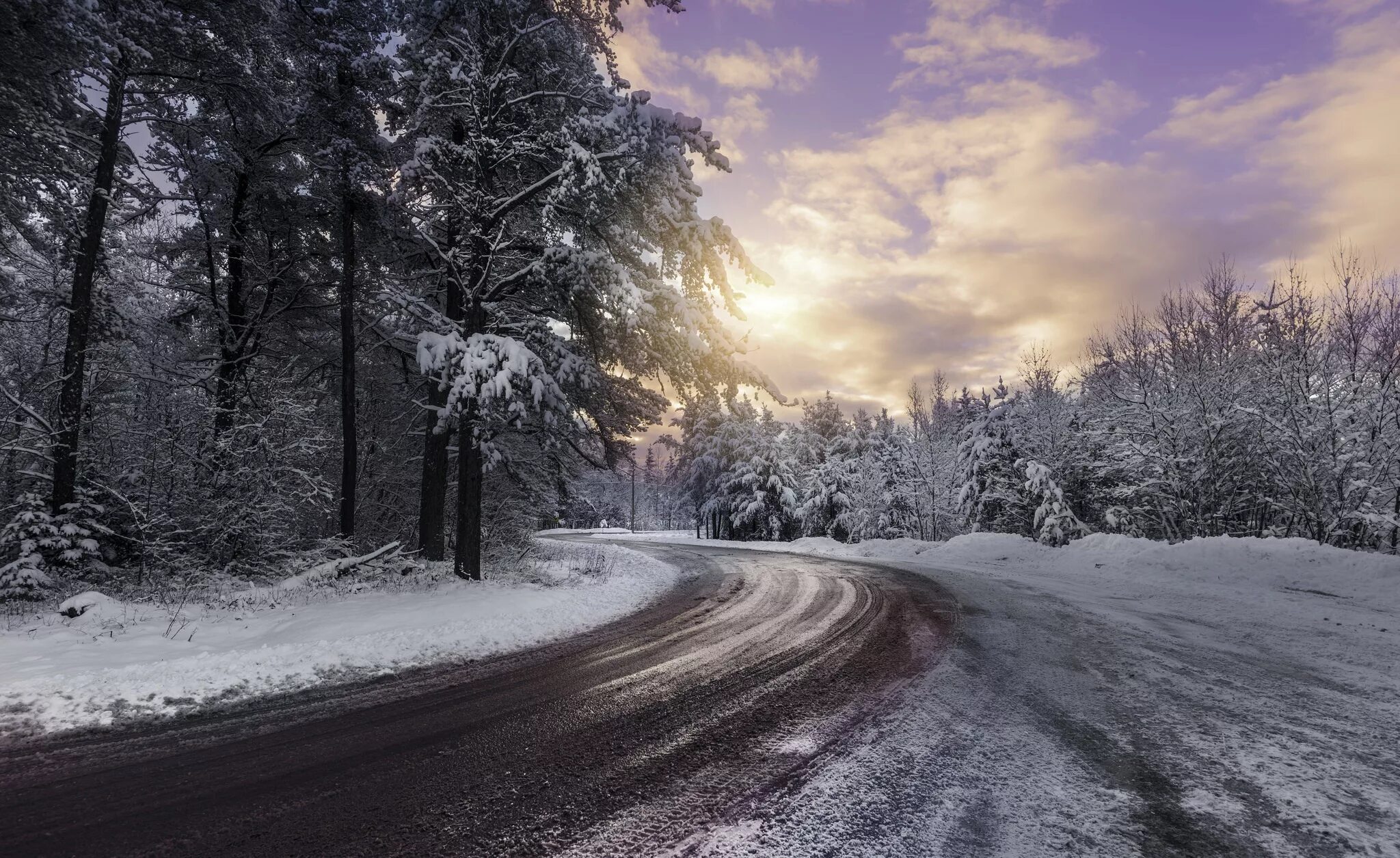 Зимняя дорога. Заснеженная дорога. Зима снег дорога. Зимняя Лесная дорога.