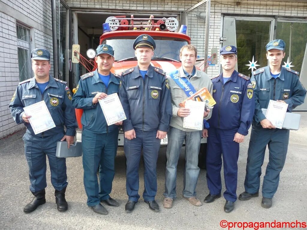 Пожарная охрана водитель. ПЧ 2 Йошкар-Ола. Водитель пожарной части. Пожарная часть Бийск. Шарья пожарная часть.