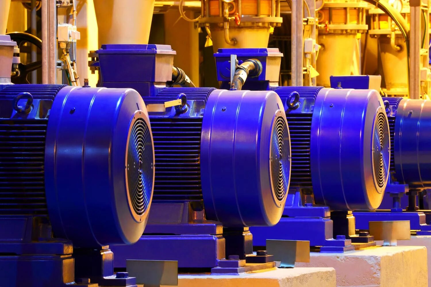 Аир71в2у2 220/380 im2081. Industrial motors. Электродвигатель открытого типа. Industrial motors. Электродвигатели в промышленности.