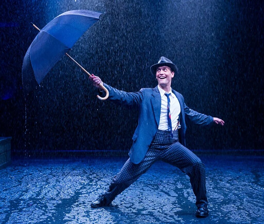 Я пою под дождем. Курт Браунинг singing in the Rain. Singing in the Rain Джо. Пионито singing in the Rain.