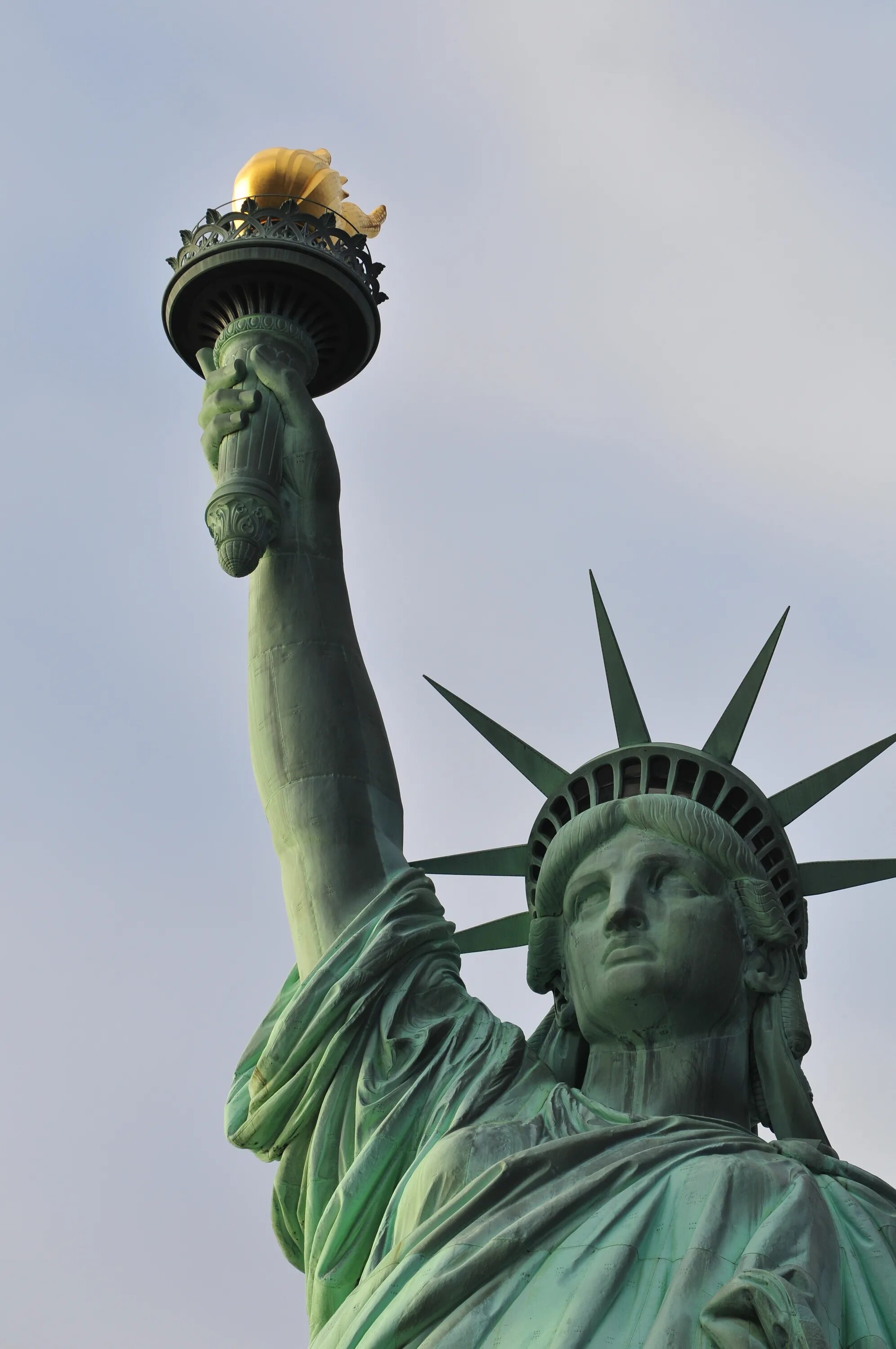 История статуй. Статуя свободы Нью-Йорк. Статуя свободы Нью-Йорк вблизи. New Yorker статуя свободы. Статуя свободы неокисленная.