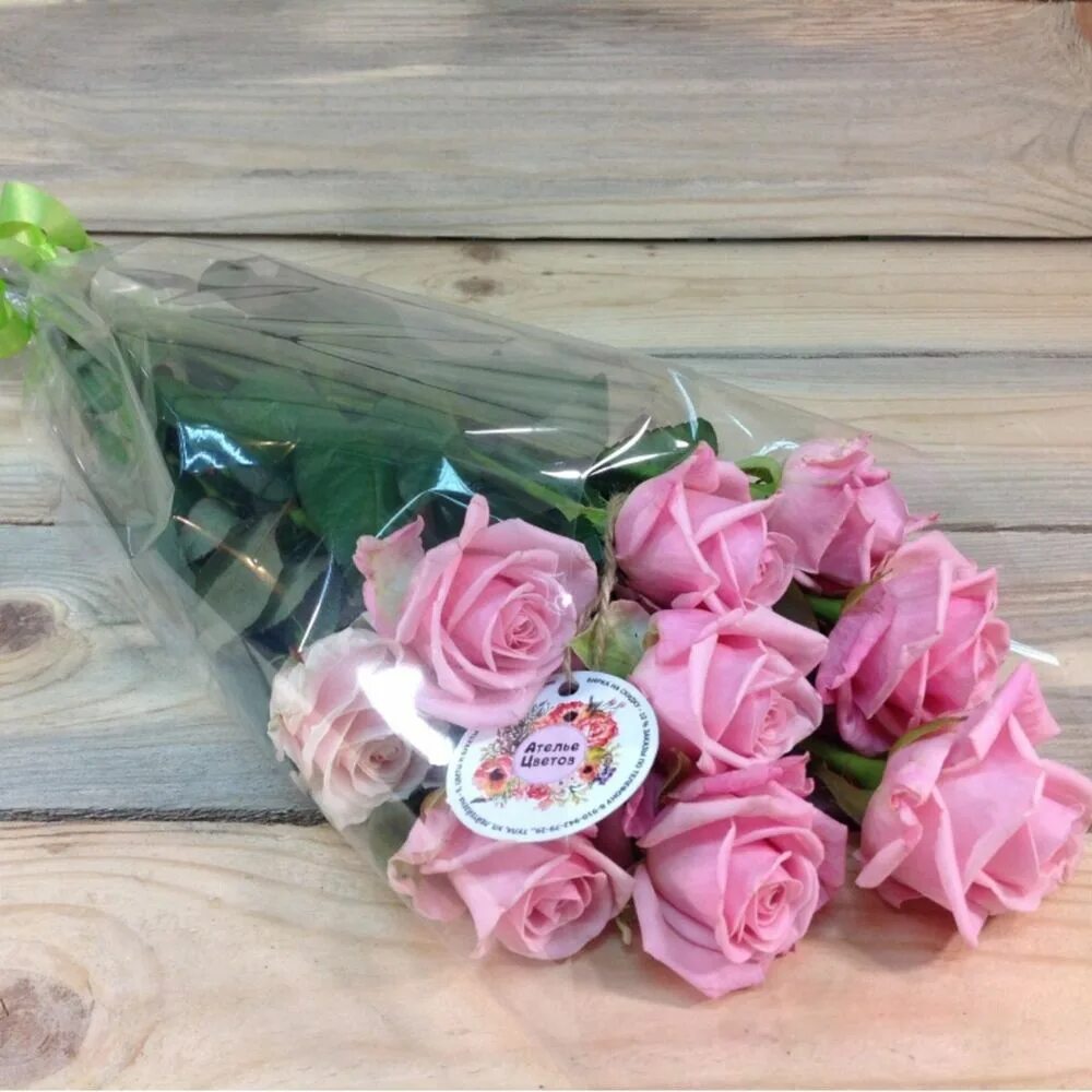 Розы в упаковке как сохранить. Розы в прозрачной упаковке. Цветы в прозрачной упаковке. Букет из мыльных роз. Красиво упаковать розы.