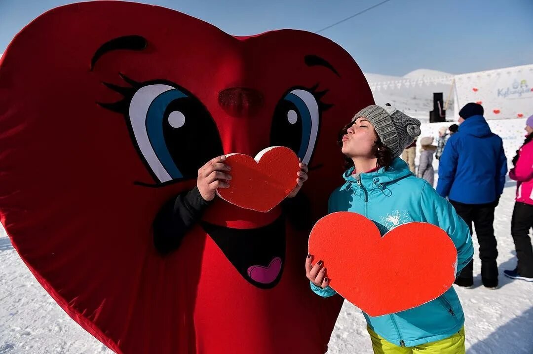 Love mar. Фестиваль от сердца к сердцу. Благотворительный фестиваль «от сердца к сердцу». Благотворительный фестиваль «от сердца к сердцу» в городе Москва. Фестиваль "от сердца к сердцу" в "Современнике".