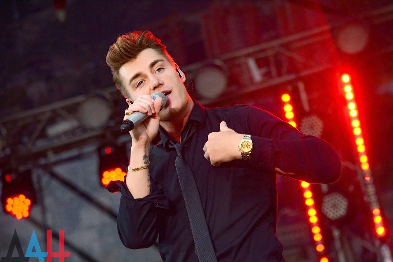 концерт а воробьева. воробьев концерт в москве. алексей воробьев на сцене. афиша концерта. воробьев концерт в москве.