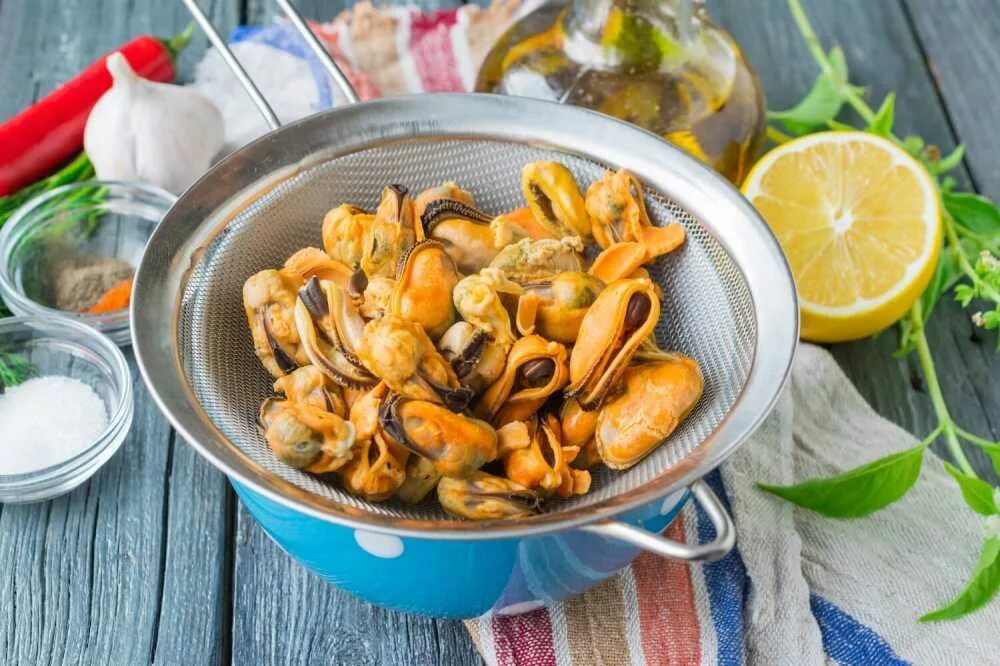 Мидии замаринованные. Условиях. Мидии в маринаде. Мидии магазинные. Мидии маринованные фото.