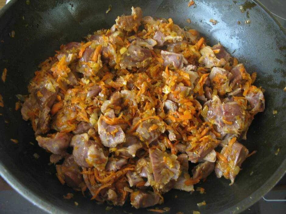 Как приготовить пупки куриные быстро. Желудочки куриные. пупочки куриные жареные. блюда из куриных желудков. желудочки куриные жареные.