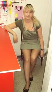 Мама в мини юбке