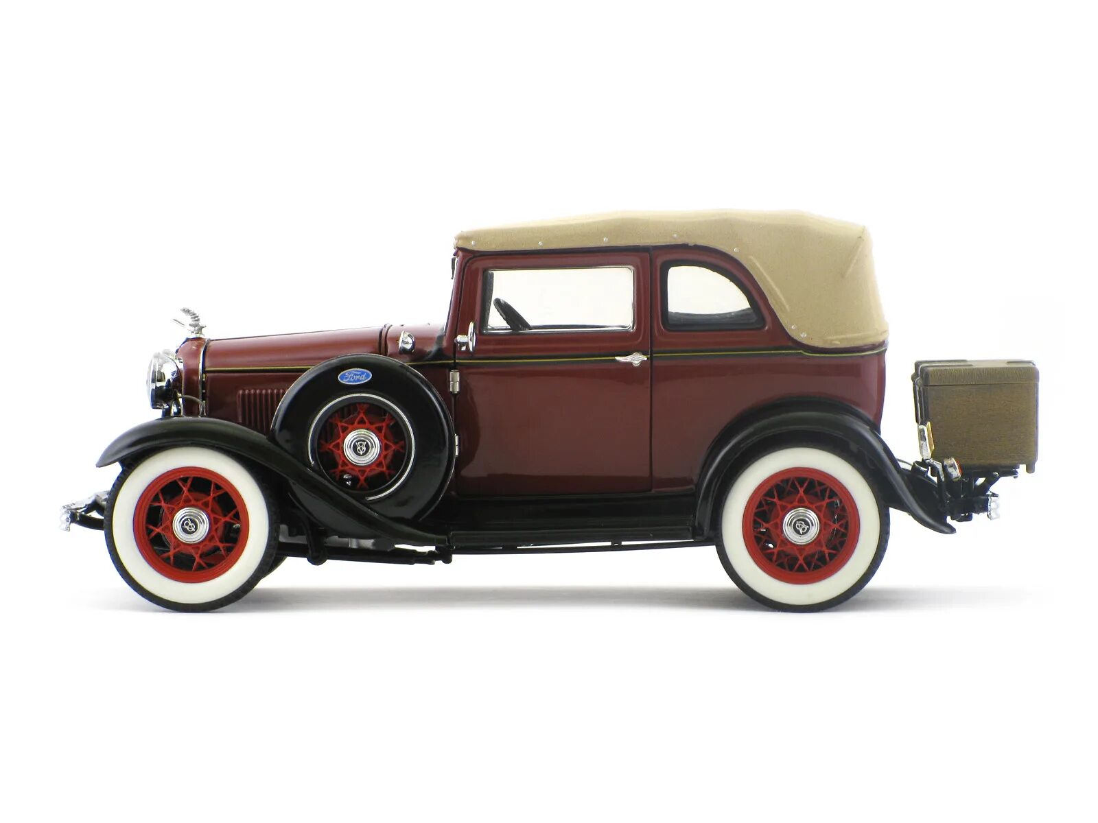 Первая модель 8. Ford model v8. Ford model 18 v8. 1932 Ford model 18 v-8. 1932 Ford Convertible.