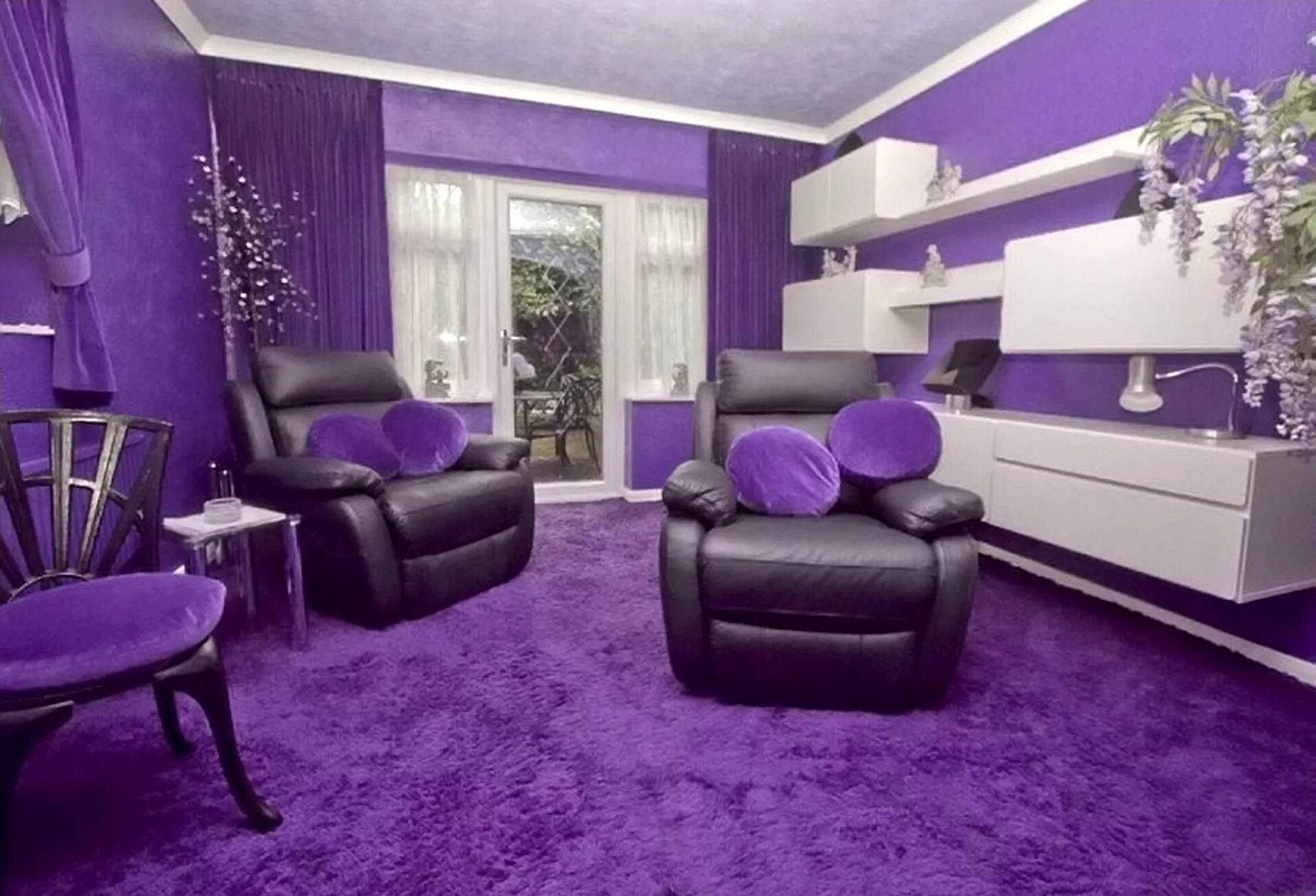 Если нравится фиолетовый цвет. Фиалковый зал Геншин. Интерьер в сиреневых тонах. Фиолетовый зал. Сиреневый цвет в интерьере.